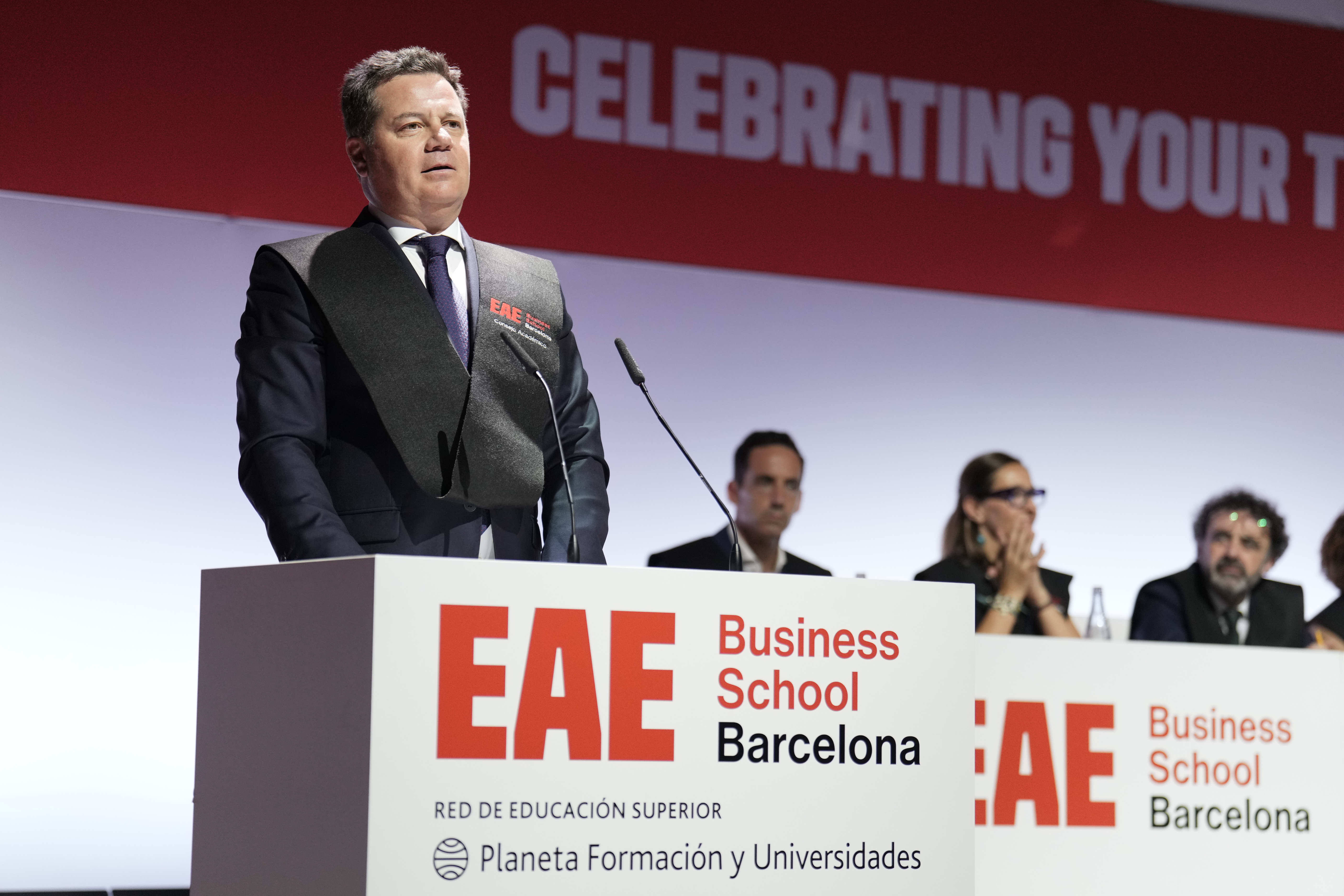 noticia-graduacion-eae-bcn-2025-2
