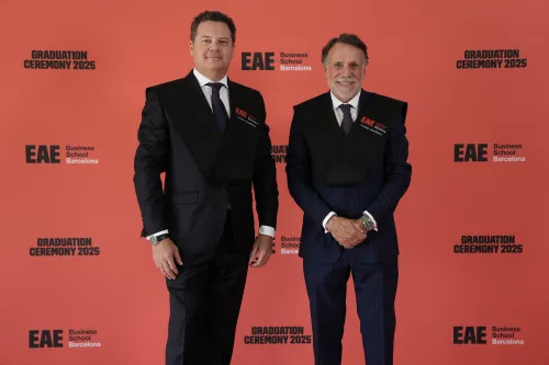noticia-graduacion-eae-bcn-2025-3